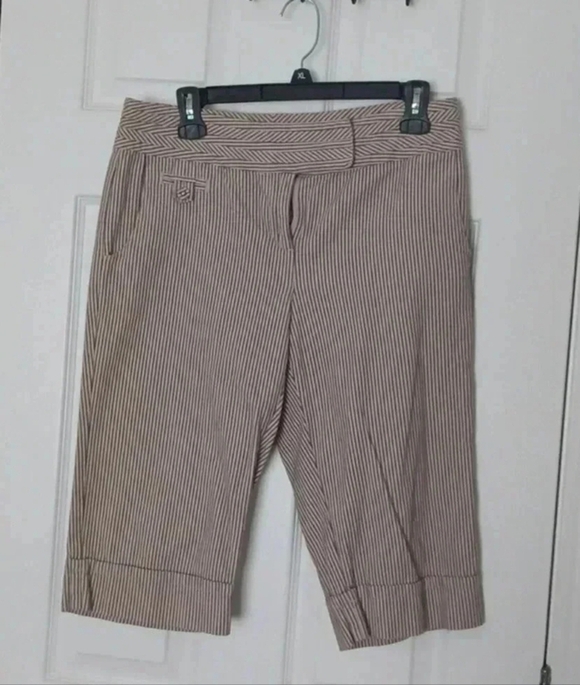 -- Striped Bermuda shorts - Picture 7 of 7